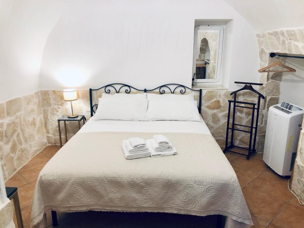 Dimora Bellini Apartment And Rooms Castellana Grotte Kültér fotó